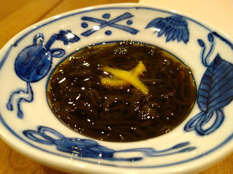 柚子を添えたもずく酢